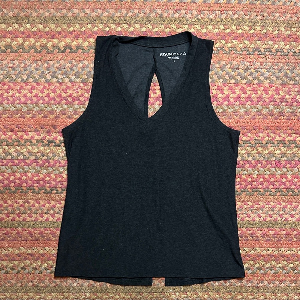 BEYOND YOGA V NECK OPEN BACK TANK
